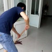 岳母控制欲太强 又让上缴工资又制定作息表……