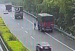 重庆高速上护栏被撞 肇事司机一个月后遭罚