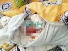 重庆巫溪一女婴被抛弃 全城急寻父母