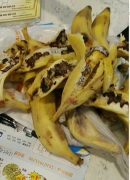 女子超市买的特价香蕉 回家剥开后全是黑心的