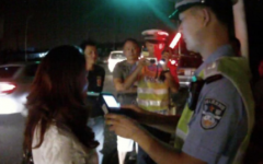 重庆一女子回家探病不容易  迷路，掉钱包还遇上大雨