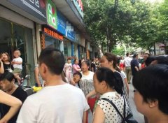 重庆一女孩在自家门口不慎走丢