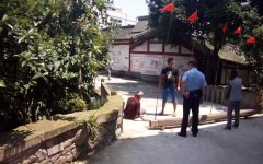 亲兄弟因纠纷打架 双双进医院