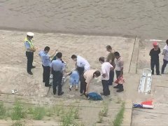 重庆一女子年纪轻轻却跳江自杀