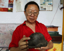 重庆七旬老人淘宝50年 连陨石都有