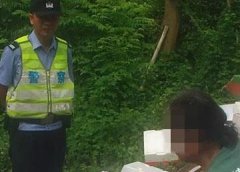 七旬老人荒野搭房 走失半年终和家人团聚