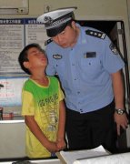 重庆一男孩出门找妈妈迷路 男孩：放假太无聊