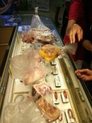 十几元“买”了一两百的肉  她还不认账