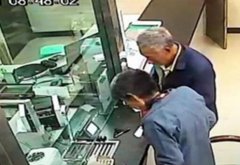 两大爷低保金被“盗” 民警拆穿谎言