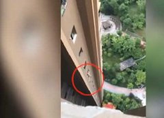 女子一言不合要跳楼 三小时苦劝终劝回