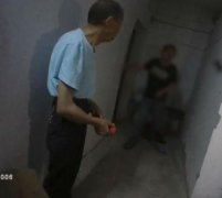 醉汉硬把邻居家当成自己家