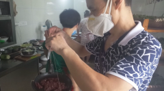 重庆一餐馆只卖3道菜  炒菜前先称重