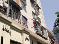 外墙大面积掉砖 业主不愿动用大修基金