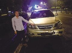司机醉驾逃逸 车牌却留在了现场