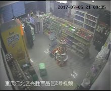 男子加完油没钱支付：算了，车子不要了