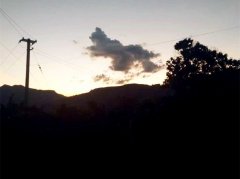 暴雨烈日洗礼山城 市民抓拍空中“神物”