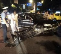 男子违规掉头致三车相撞 好多亲友来“顶包”