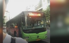 暖心！女子公交车上晕倒 司机给了她一颗糖