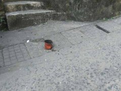 花盆从天而降  路人：想起都后怕
