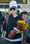 李宇春现身重庆  头戴毛线帽无惧重庆41℃高温