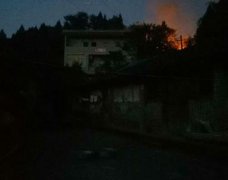 重庆潼南田家突发山火  火光冲天