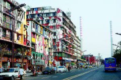 重庆现“涂鸦老屋” 画者是个山城老爷爷