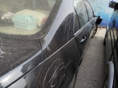 重庆一轿车“开花” 惊呆车主