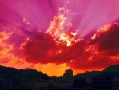 美翻！重庆现“火烧云”晚霞美景
