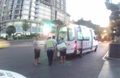 孕妇即将临产大出血 交巡警护送10公里仅用10分钟