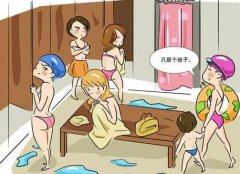 尴尬！女更衣室里出现小男生