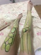 爱美之心人皆有之  女子变身“黄瓜精”