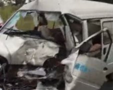 荣昌绕城高速上突发车祸 被环卫工人救了