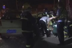 小伙上夜班太疲劳观察失误 轿车失控撞向路边堡坎