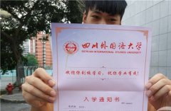 小哥用英语送外卖走红网络 已经被川外录取
