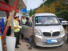 面包车非法营运被查 “前科”司机谎称车上是亲友