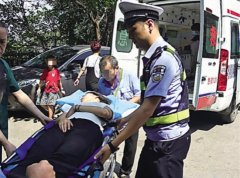 女游客渣滓洞中晕倒  民警开辟“生命通道”