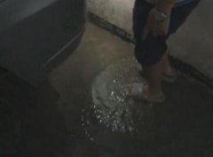 重庆一地下车库漏水 业主车子倒了霉