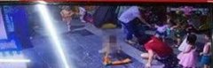 大妈乘凉被小孩撞倒骨折？结果反转