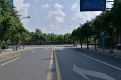 司机转弯过快致车辆失控  无意中秀起“漂移”神技