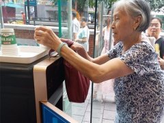 九龙坡区设免费饮水点 市民渴了可随时喝冷热水