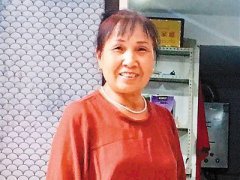 70岁婆婆为残疾人免费理发 已经5年了