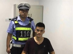 小偷半夜“潜伏”在沙发底下 万万没想到汗味出卖了他