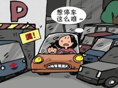 摩托车独占一整个车位 邻居看不惯天天吐其口水