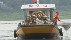 暴雨导致漂浮物增多 环卫部门日清理达180余吨