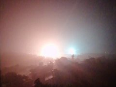 变压器被雷击起火：电弧光产生的火星火光