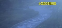 女子自拍太投入 一万元现金不见了也不知道