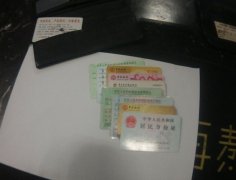 大意男子丢钱包 好心市民拾金不昧