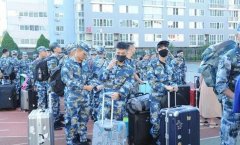 王俊凯大学军训照曝光 网友：做好防晒啊