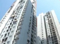 这个小区有点怪 女子入住七年仍拿不到房产证