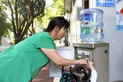 重庆大渡口区现有多处饮水点 市民散步锻炼无忧区